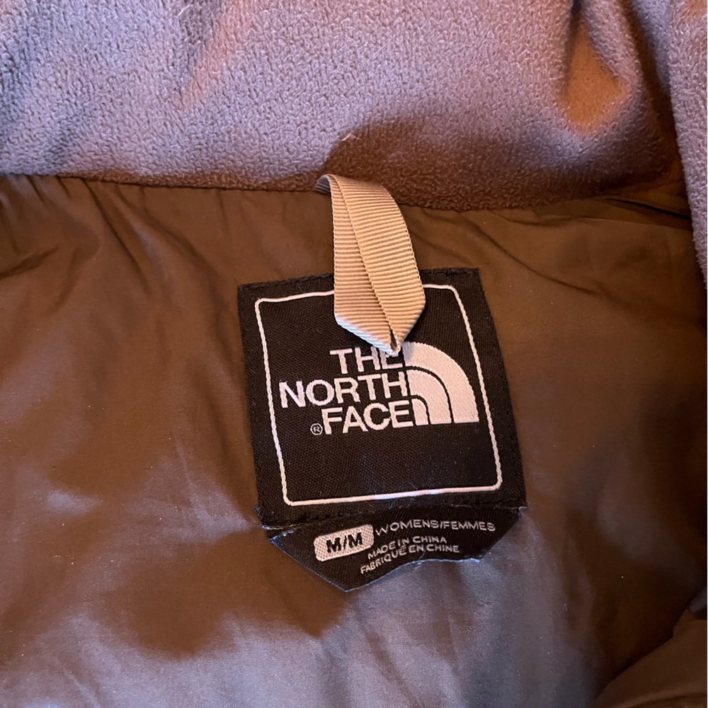 Size medium North Face puffer. No rips, stains, or tears. Smoke free home.